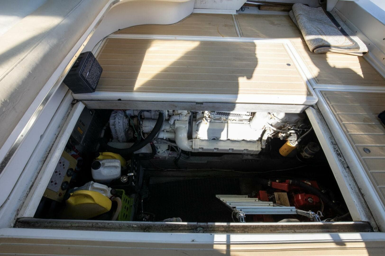 1990 Sea Ray 420 Sundancer — photo 35