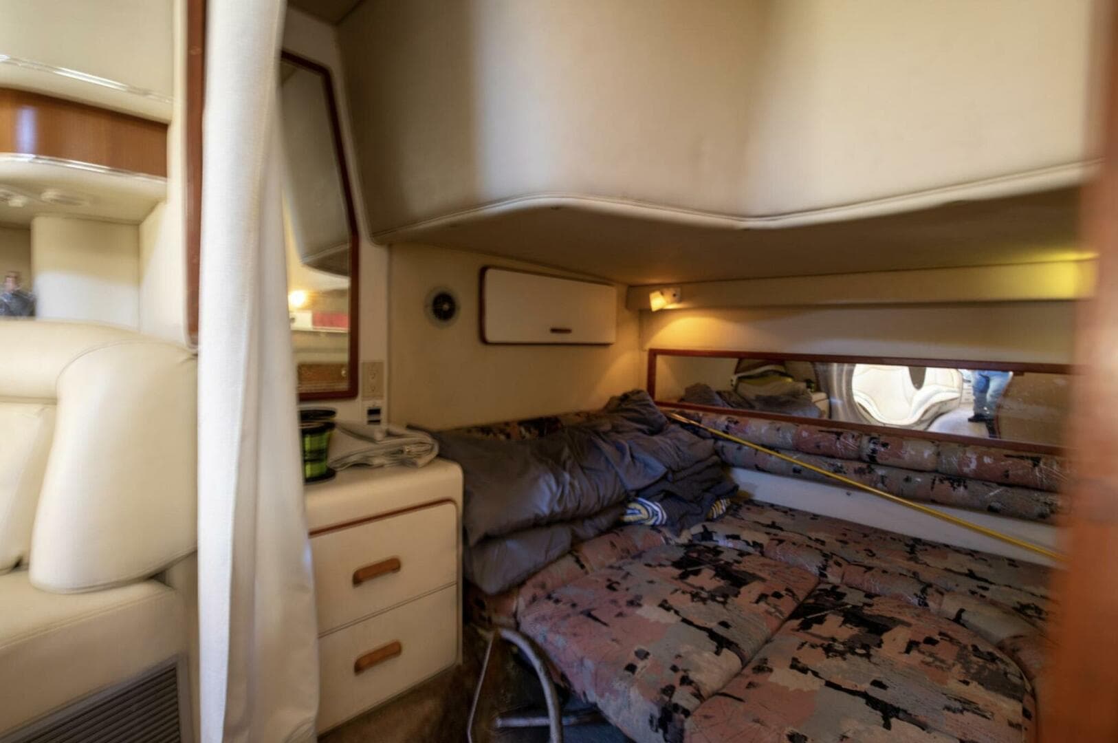 1990 Sea Ray 420 Sundancer — photo 24