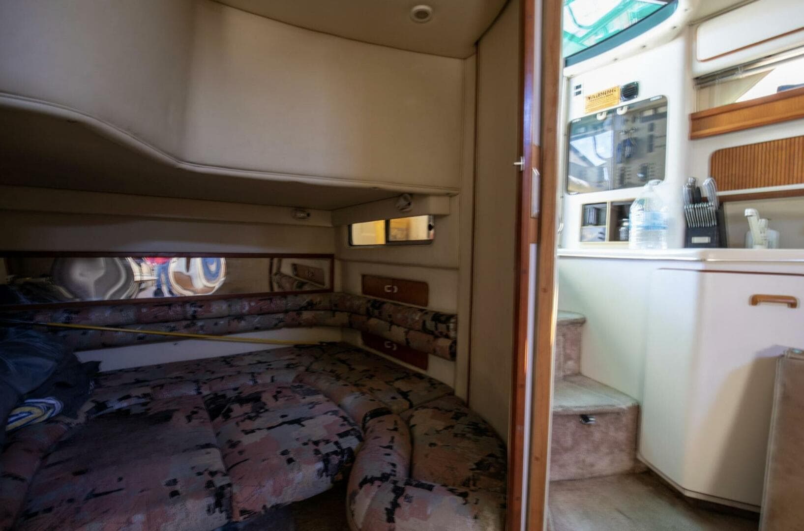 1990 Sea Ray 420 Sundancer — photo 23