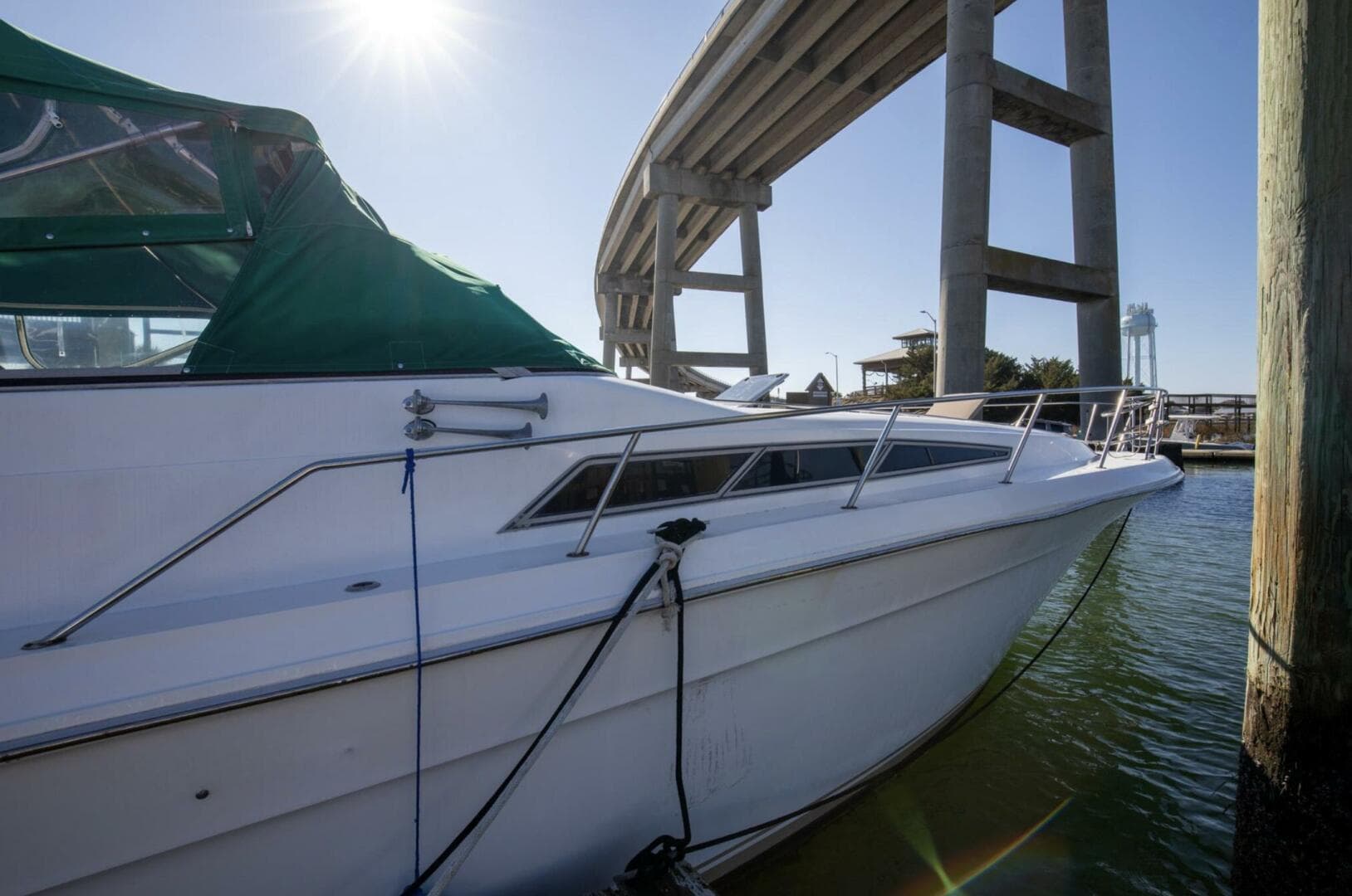 1990 Sea Ray 420 Sundancer — photo 13