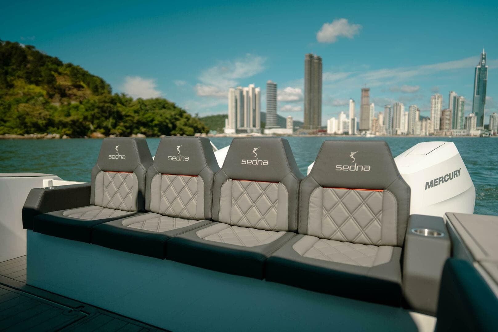2025 Sedna 370 Cabin — photo 11