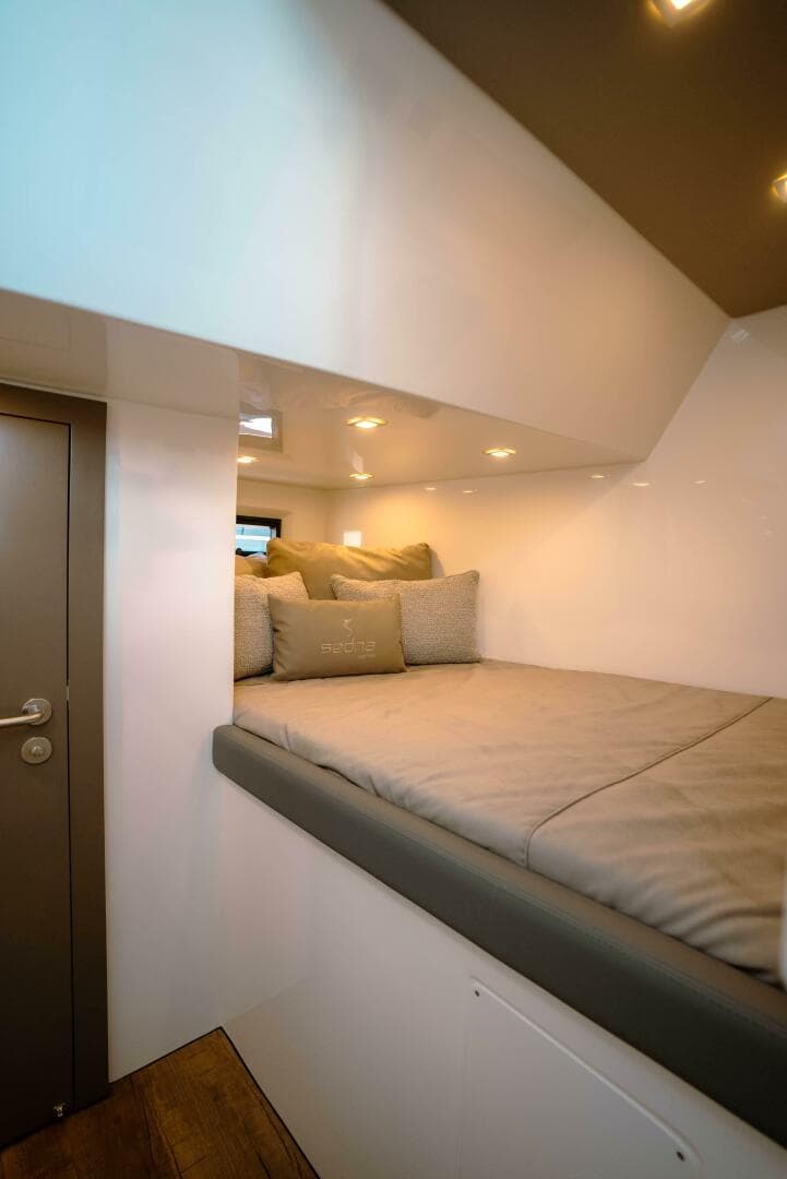2025 Sedna 370 Cabin — photo 14