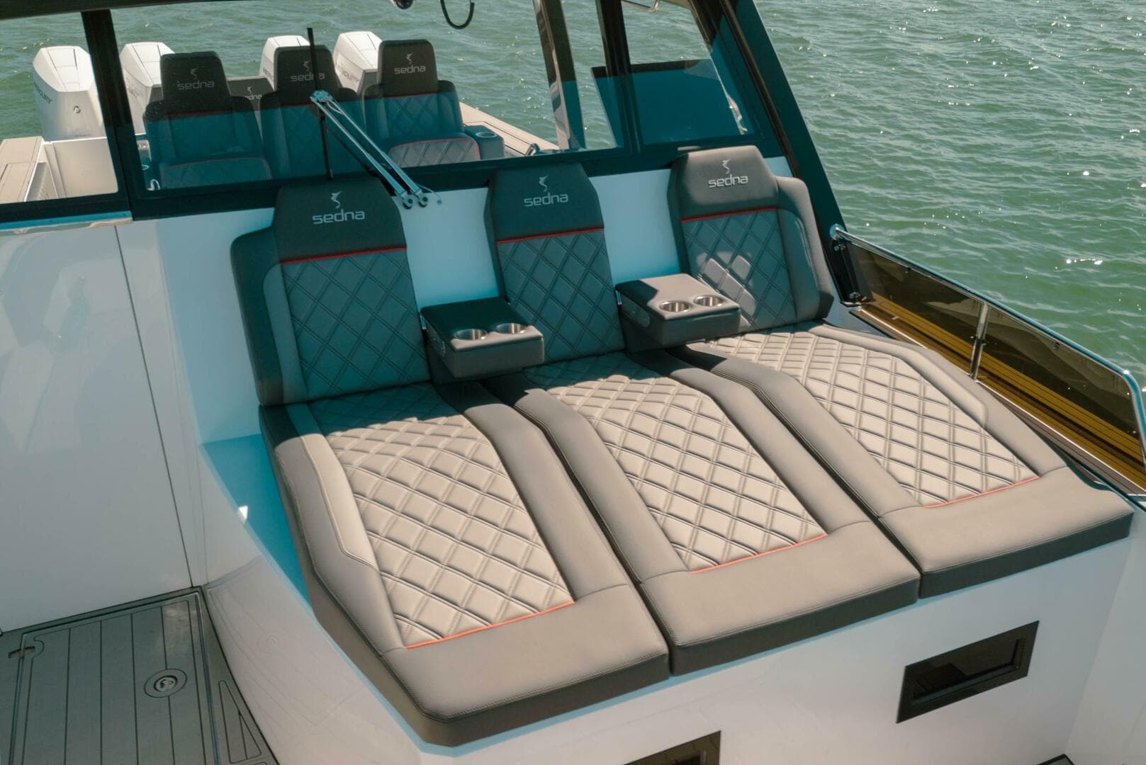 2025 Sedna 370 Cabin — photo 12