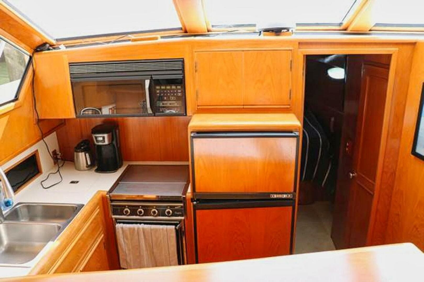 1988 Ocean Alexander Cockpit Motor Yacht 54 — photo 32
