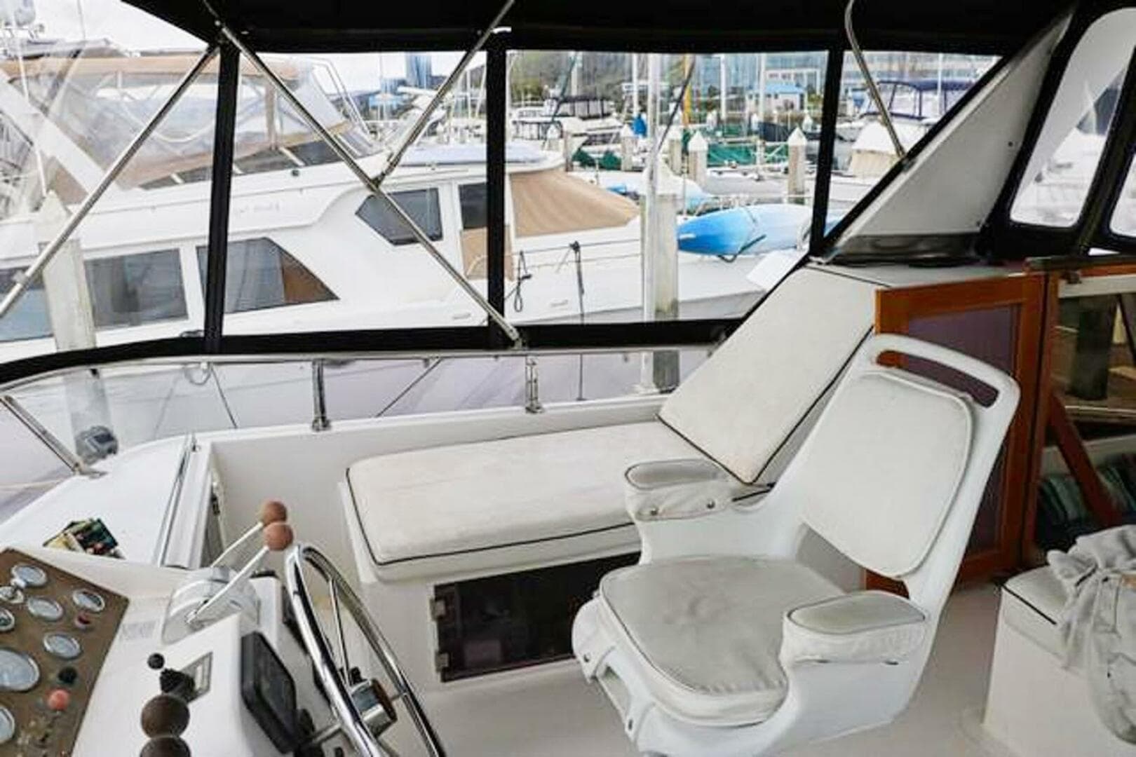 1988 Ocean Alexander Cockpit Motor Yacht 54 — photo 17
