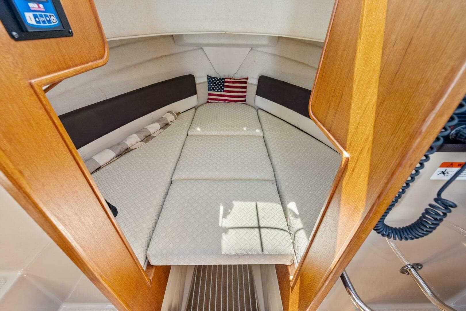 2014 Ranger Tugs R-27 — photo 37