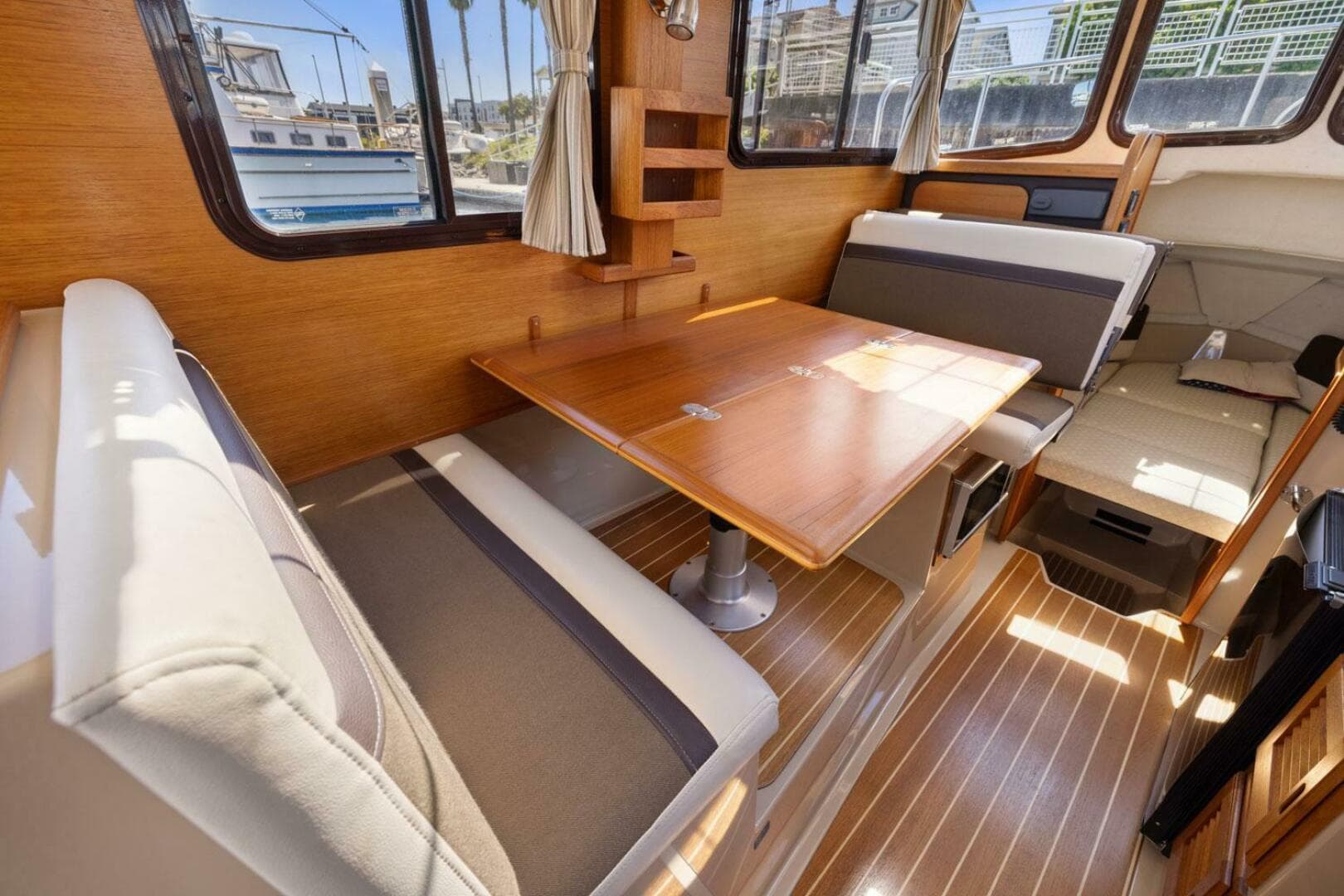 2014 Ranger Tugs R-27 — photo 31