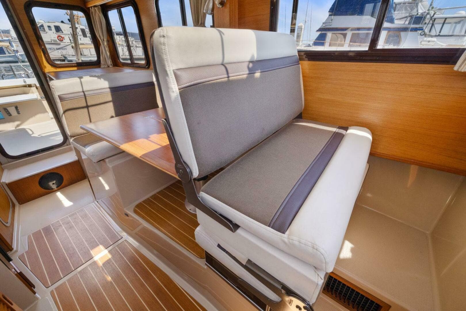 2014 Ranger Tugs R-27 — photo 35