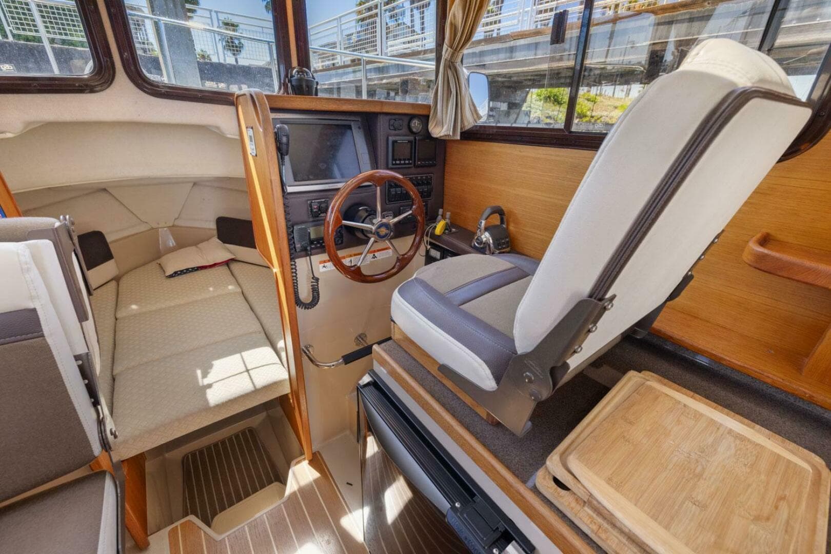 2014 Ranger Tugs R-27 — photo 32