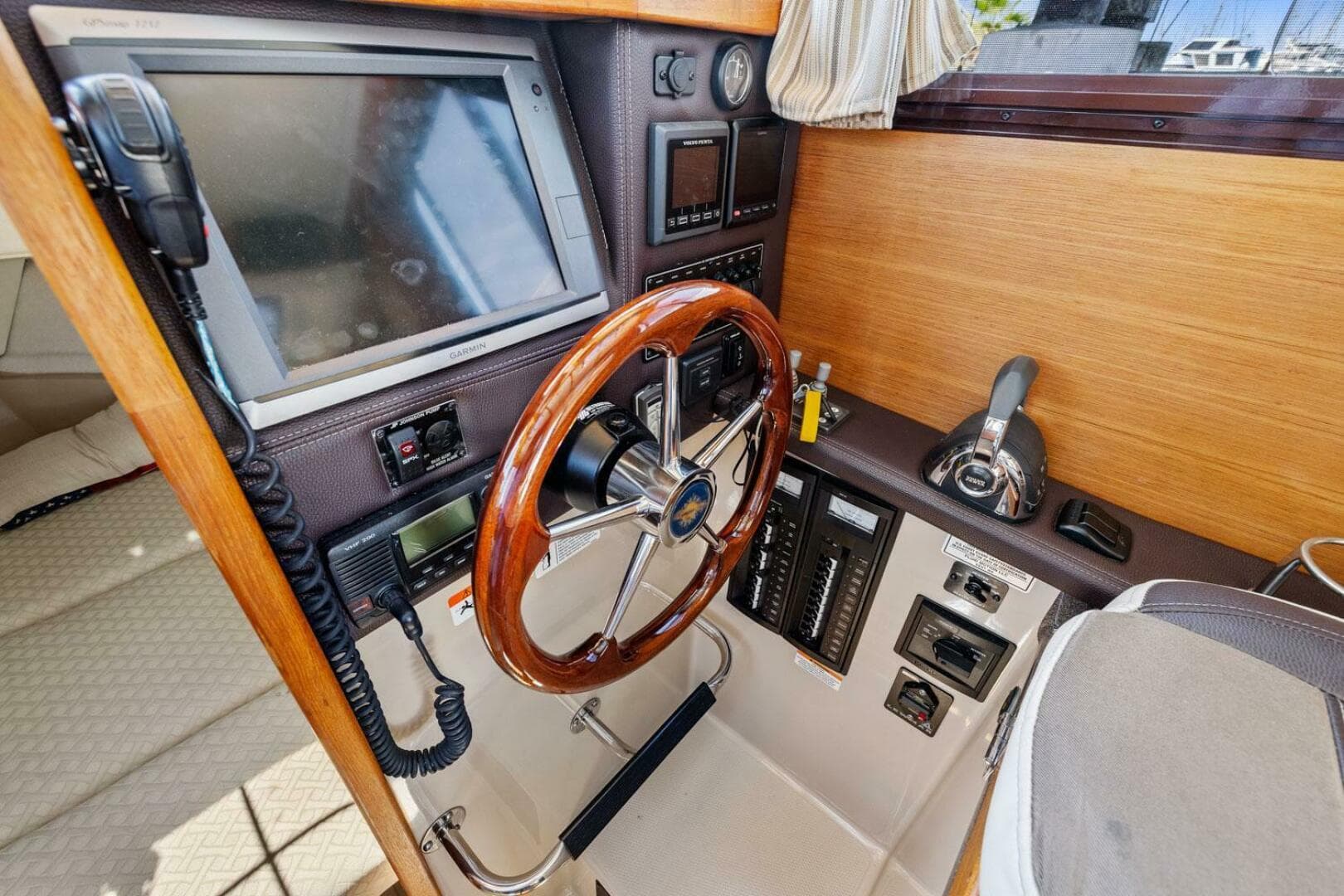 2014 Ranger Tugs R-27 — photo 36