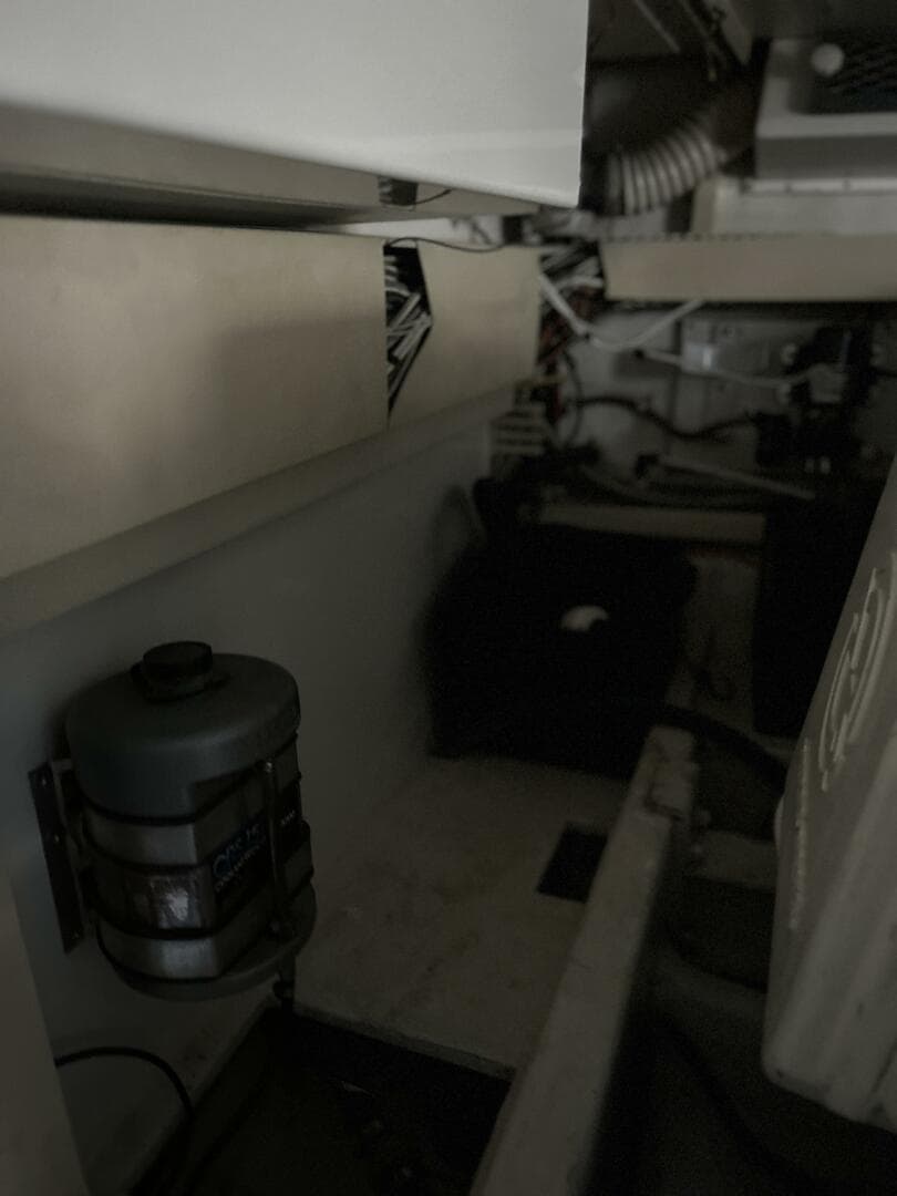 1997 Viking 43 Open — photo 39