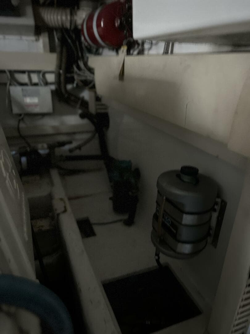 1997 Viking 43 Open — photo 38