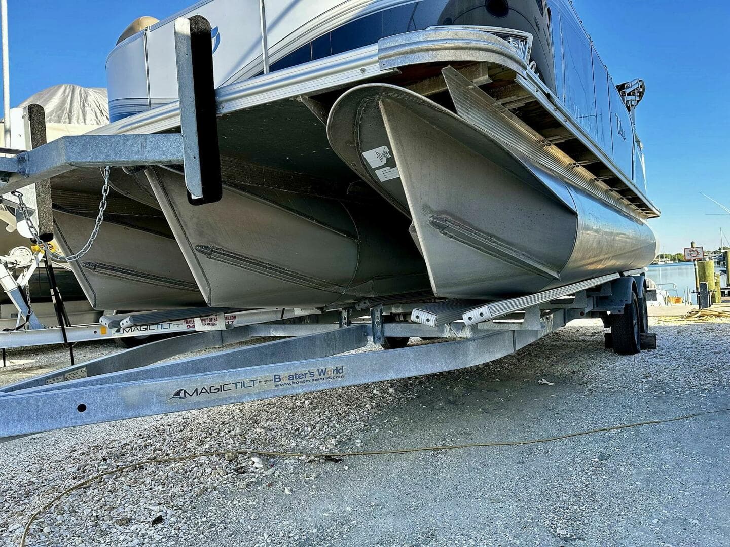 2022 Tahoe Ltz 2285 Ent Tritoon — photo 18