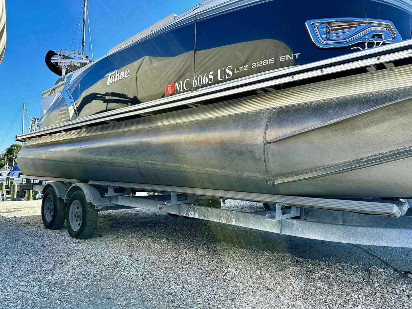 2022 Tahoe Ltz 2285 Ent Tritoon — photo 24