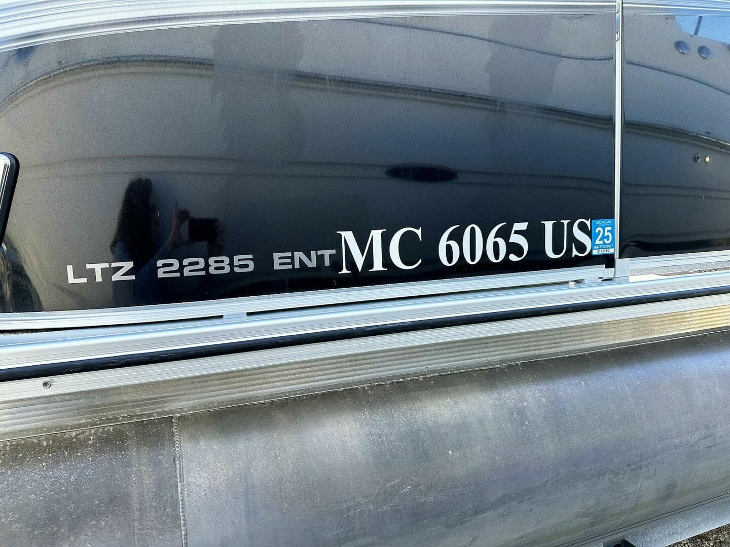 2022 Tahoe Ltz 2285 Ent Tritoon — photo 22