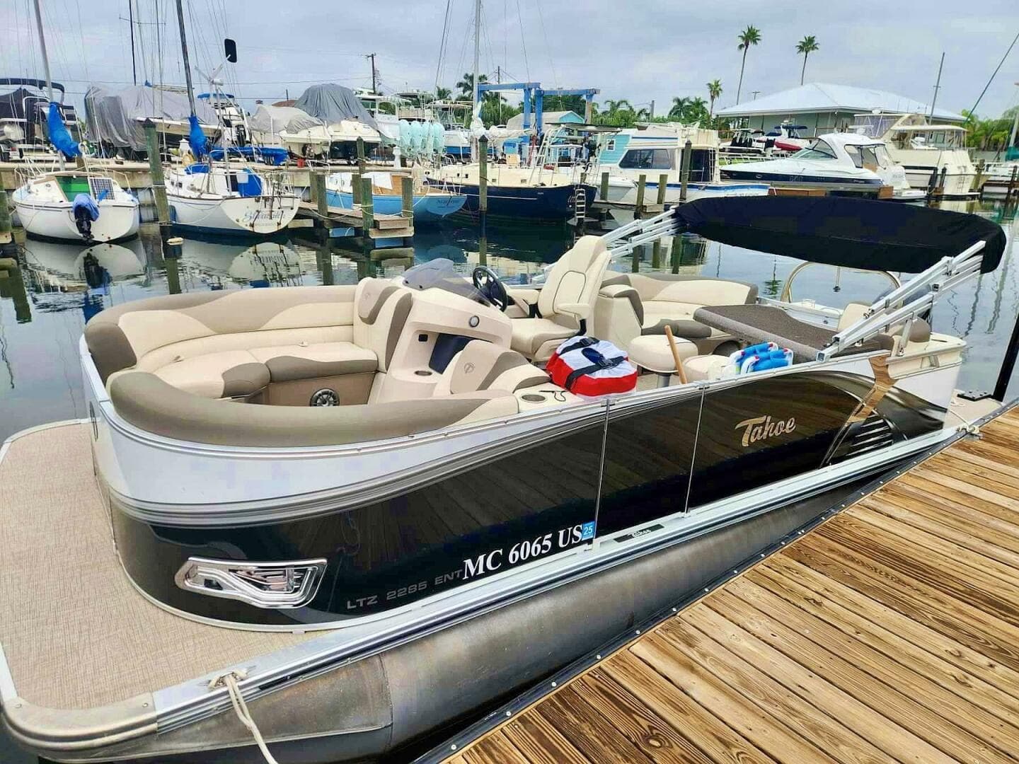 2022 Tahoe Ltz 2285 Ent Tritoon — photo 2