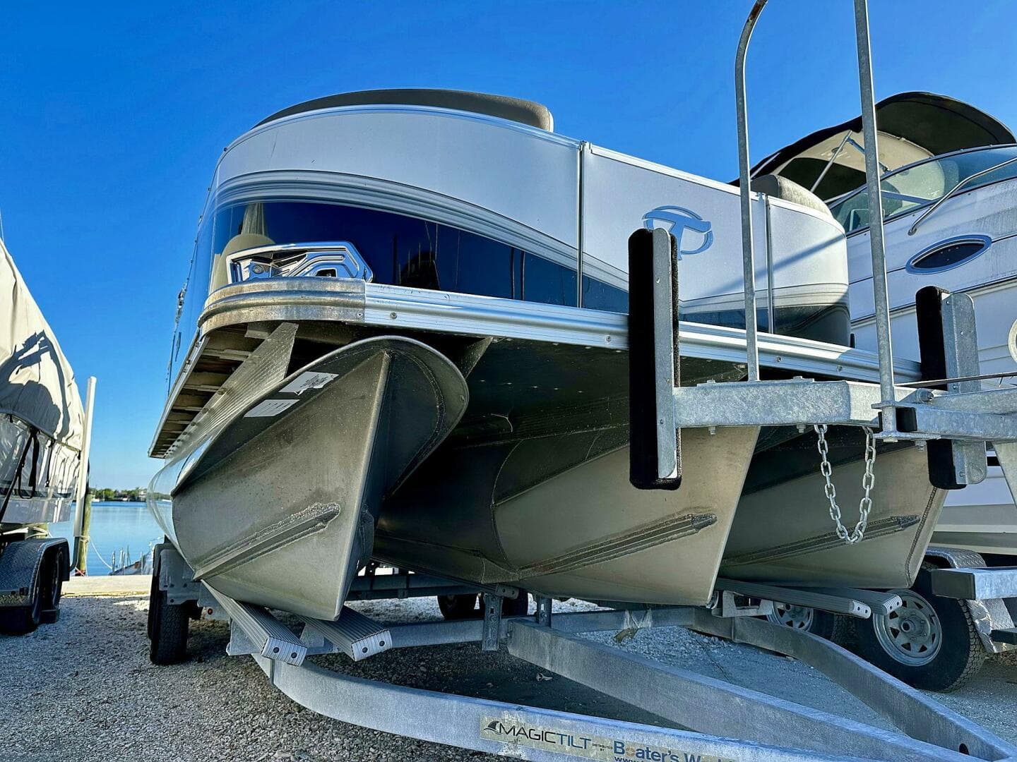 2022 Tahoe Ltz 2285 Ent Tritoon — photo 36