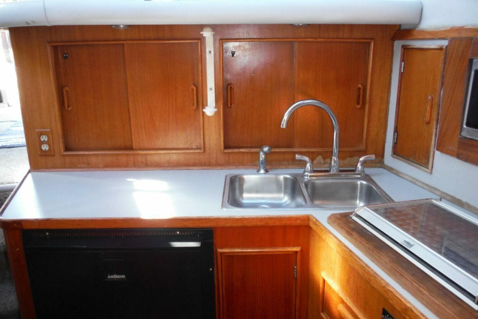 1990 Mediterranean 38 Sport Fish — photo 15