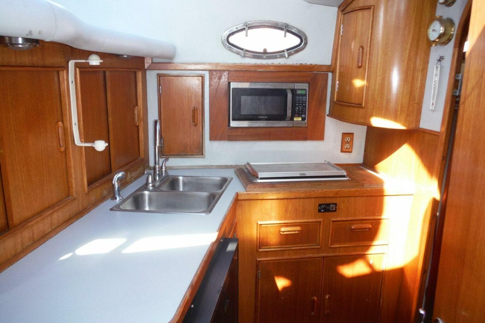1990 Mediterranean 38 Sport Fish — photo 13
