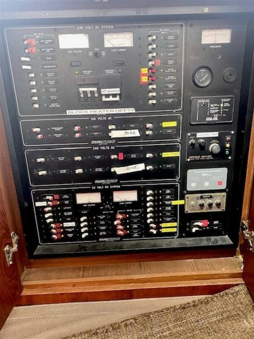 2000 Custom Carolina 56 East Bay — photo 10