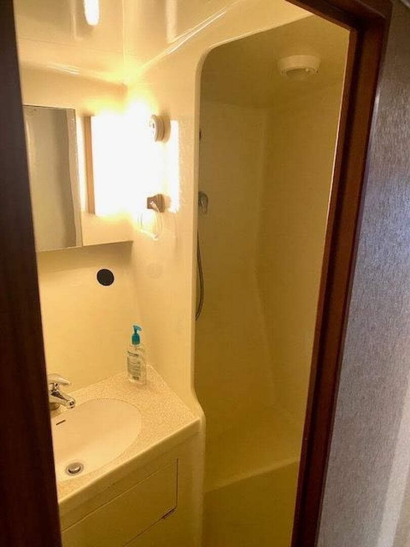 2000 Custom Carolina 56 East Bay — photo 58