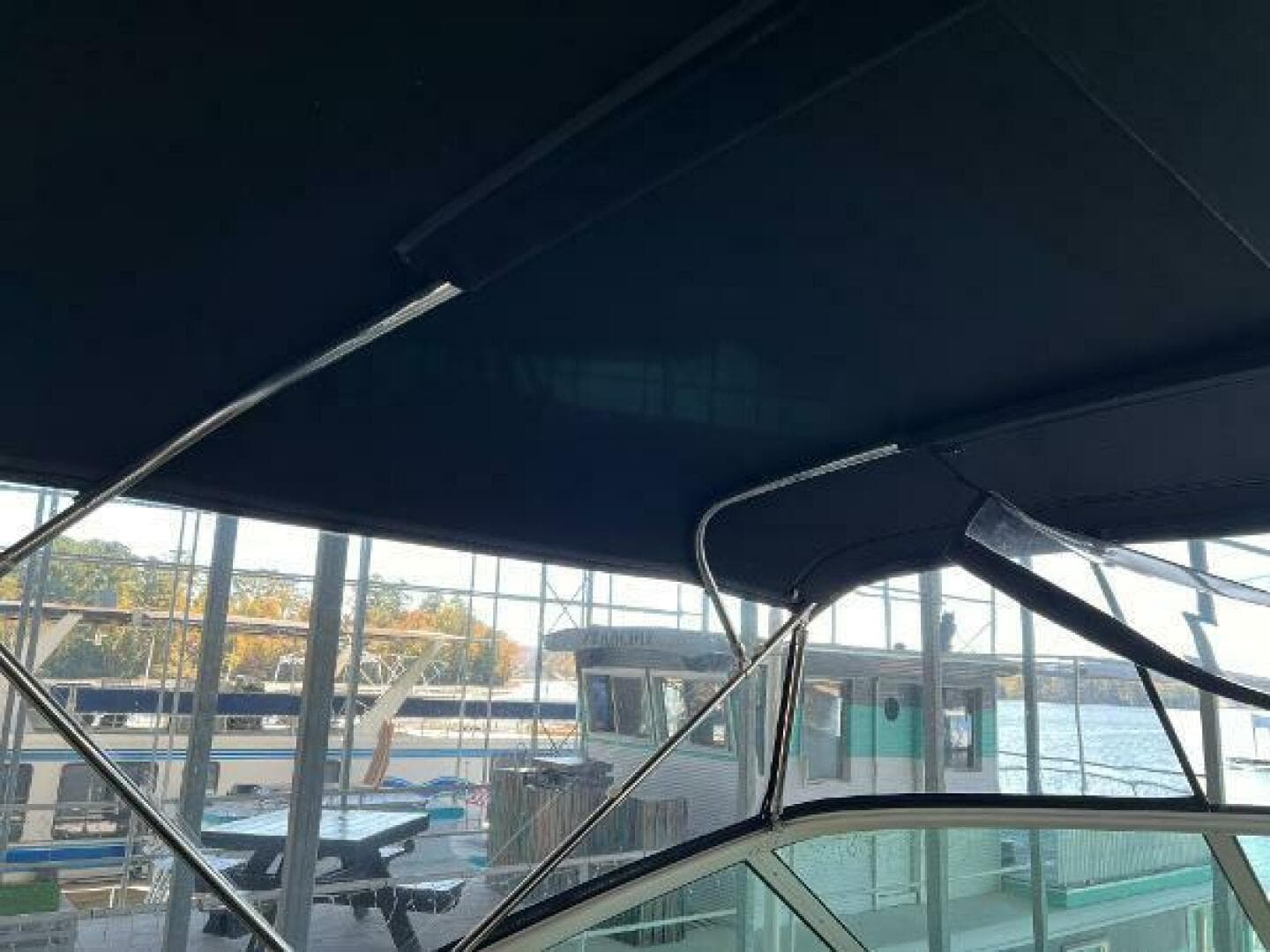 2001 Carver 450 Voyager Pilothouse — photo 18