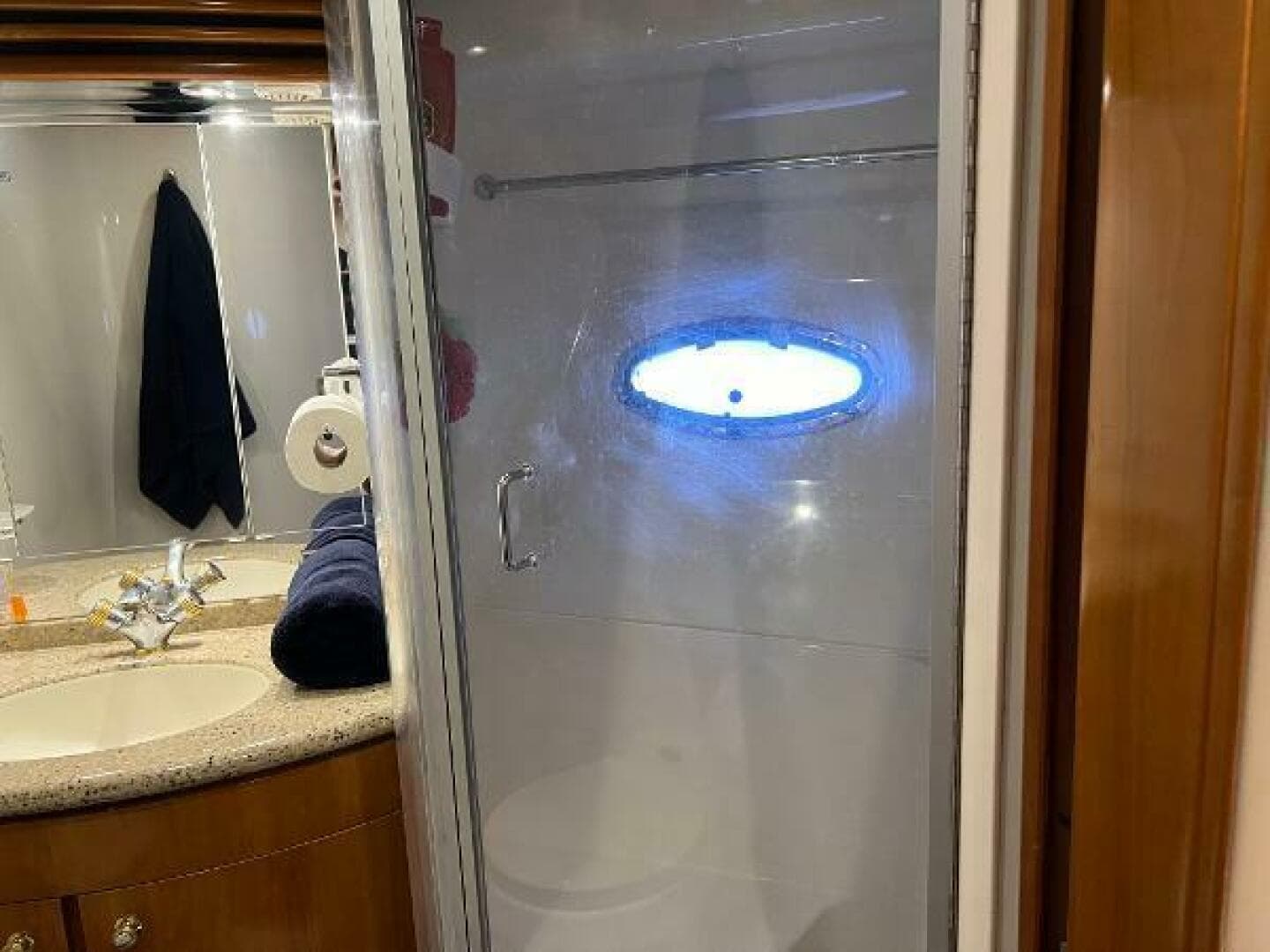 2001 Carver 450 Voyager Pilothouse — photo 57