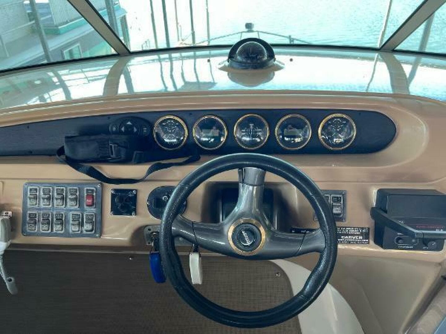 2001 Carver 450 Voyager Pilothouse — photo 24