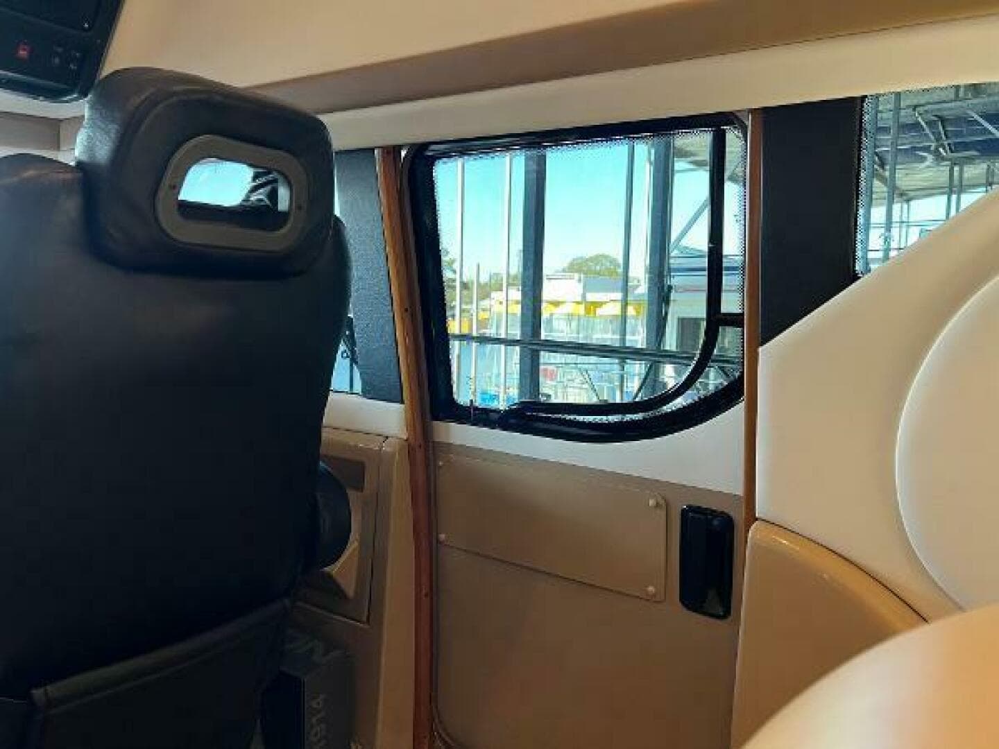 2001 Carver 450 Voyager Pilothouse — photo 46