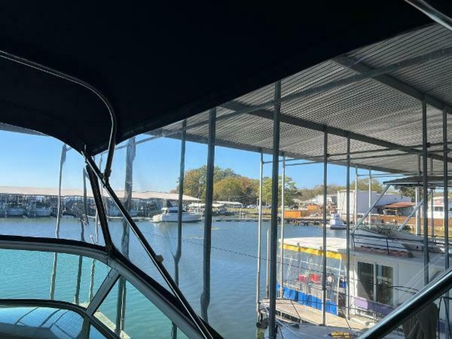 2001 Carver 450 Voyager Pilothouse — photo 17