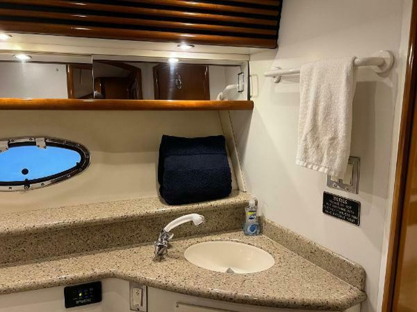 2001 Carver 450 Voyager Pilothouse — photo 52