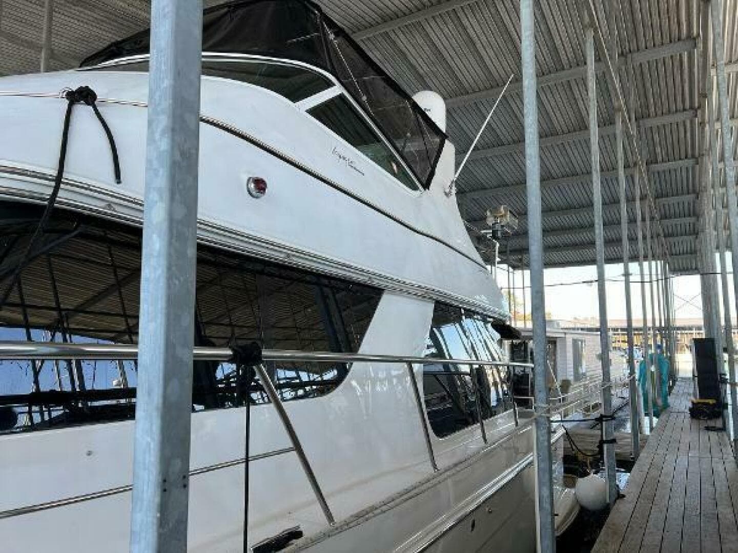 2001 Carver 450 Voyager Pilothouse — photo 3