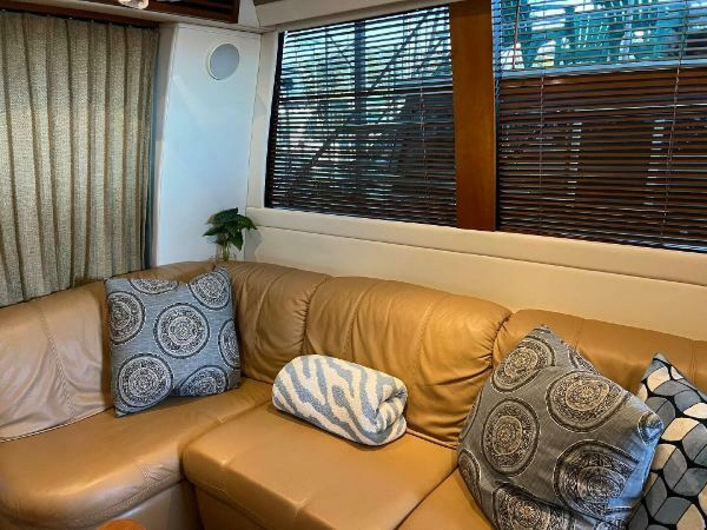 2001 Carver 450 Voyager Pilothouse — photo 77