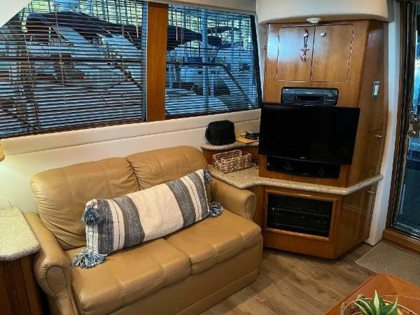 2001 Carver 450 Voyager Pilothouse — photo 71