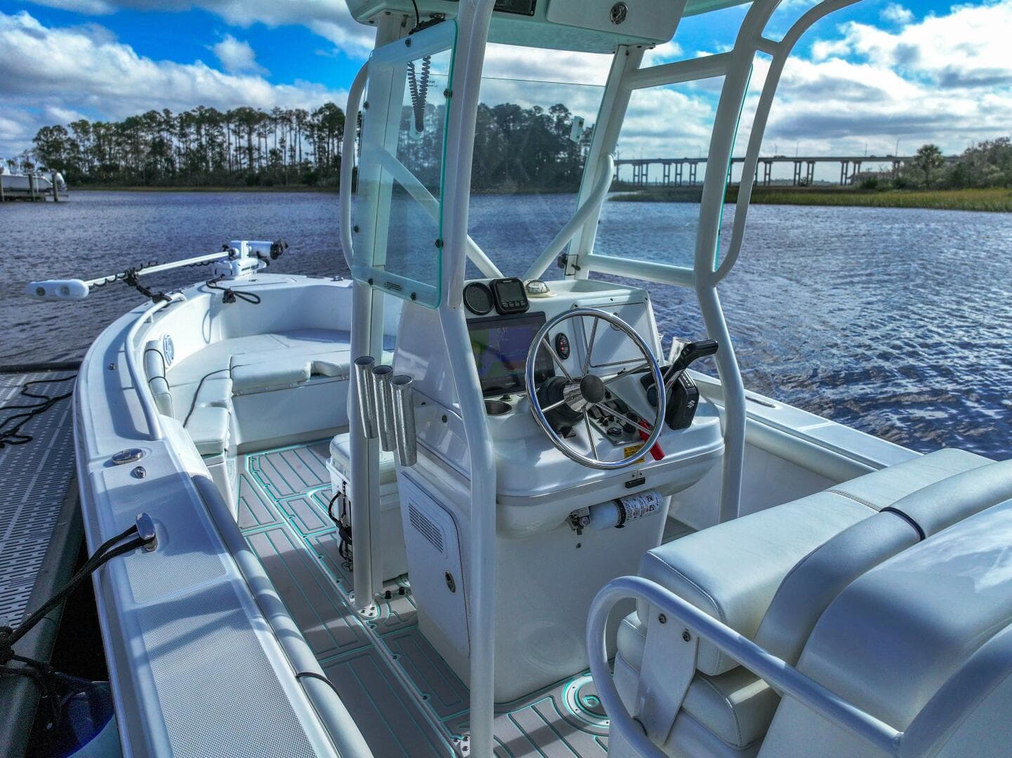 2024 Everglades 243 CC — photo 10