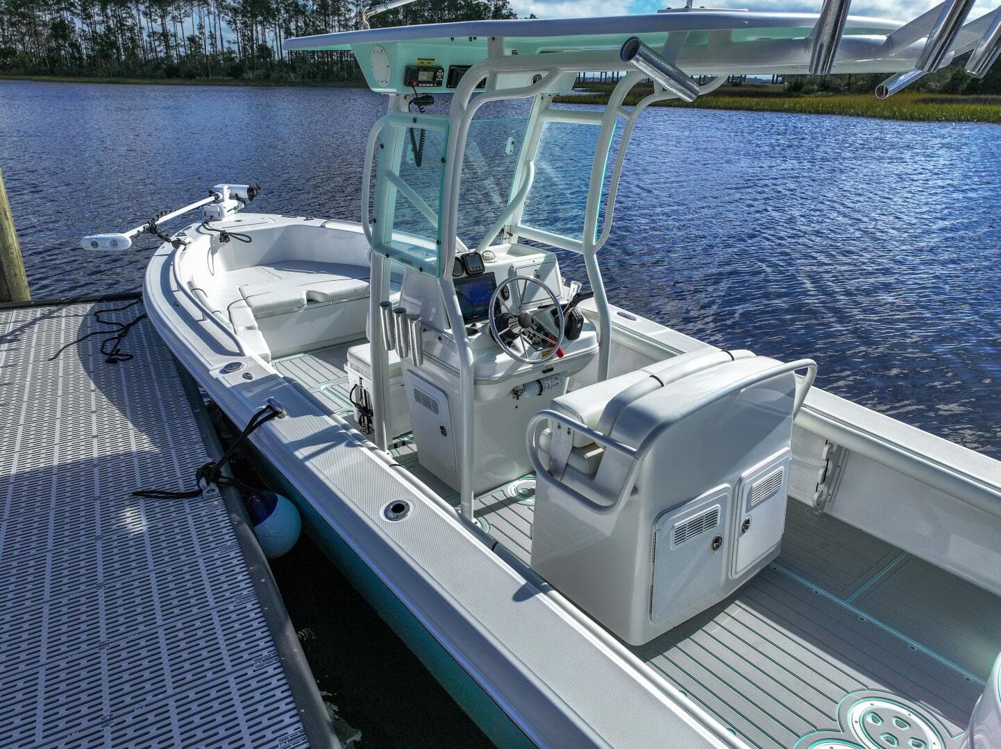 2024 Everglades 243 CC — photo 11