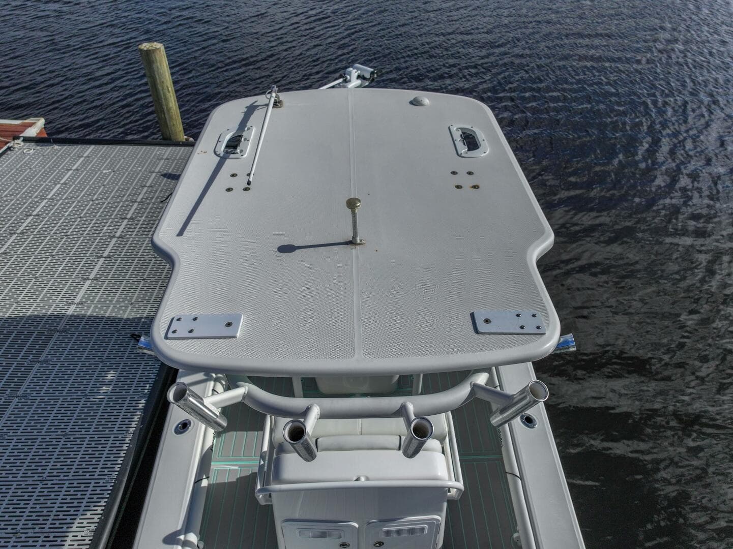 2024 Everglades 243 CC — photo 16