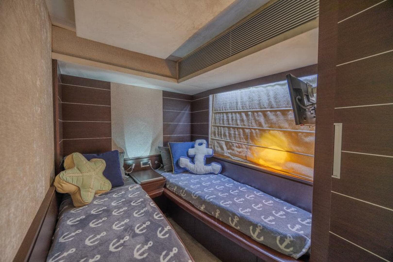 2009 Azimut 68S — photo 21