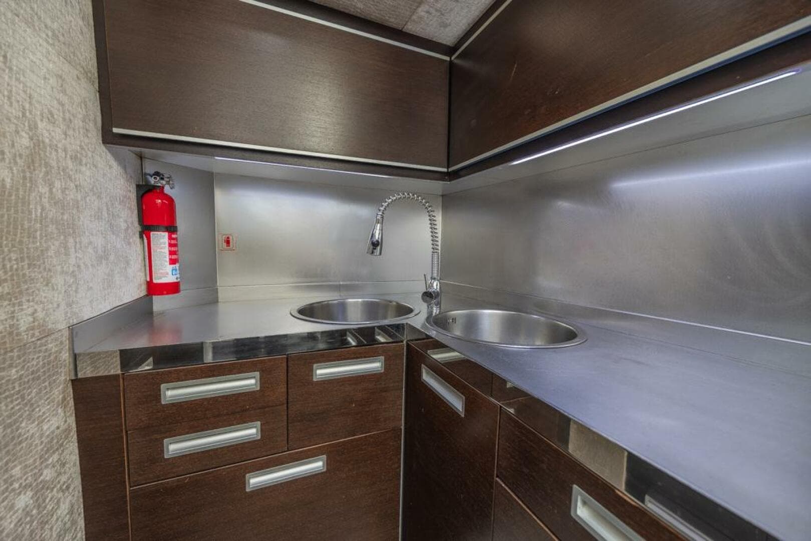 2009 Azimut 68S — photo 19