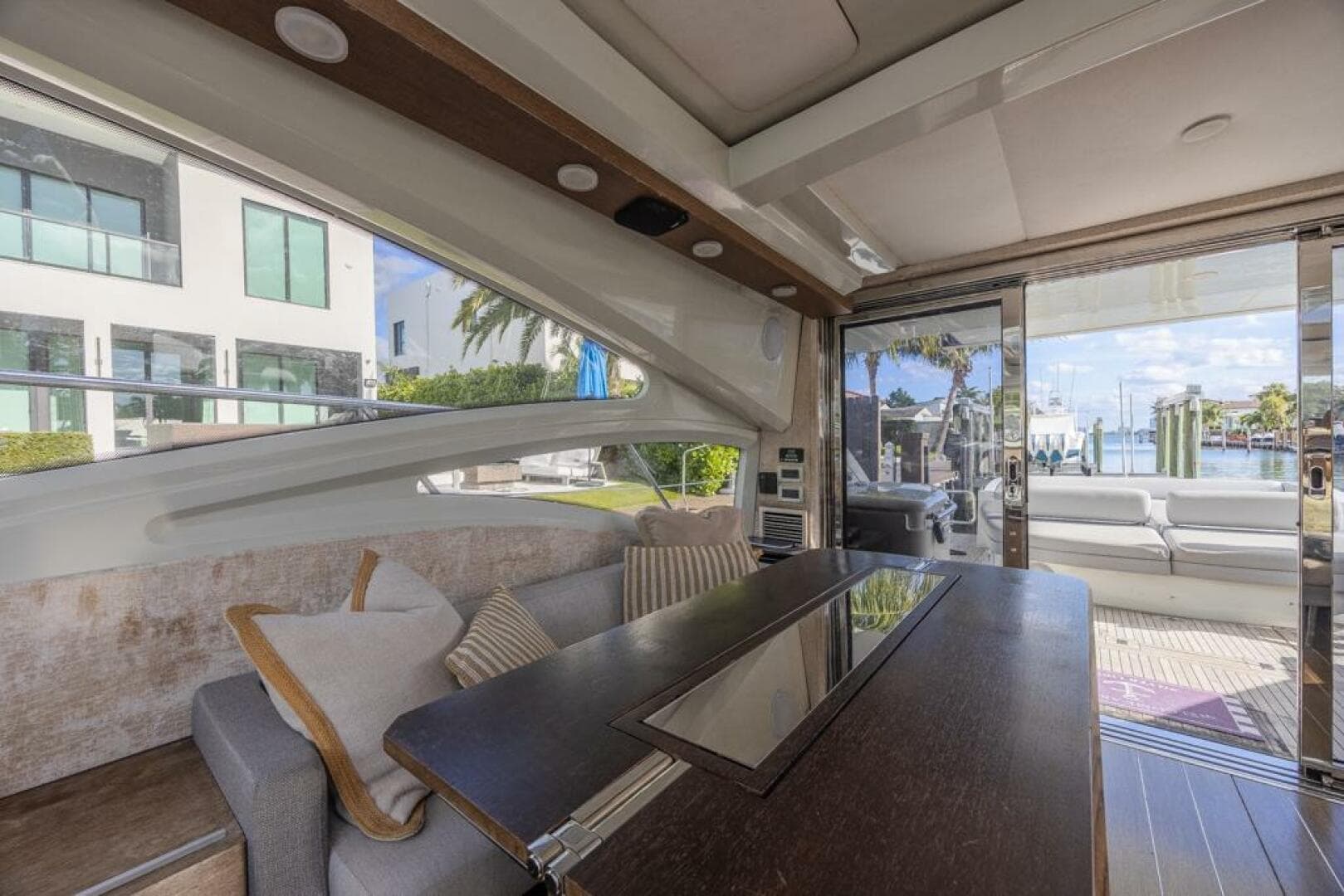 2009 Azimut 68S — photo 10