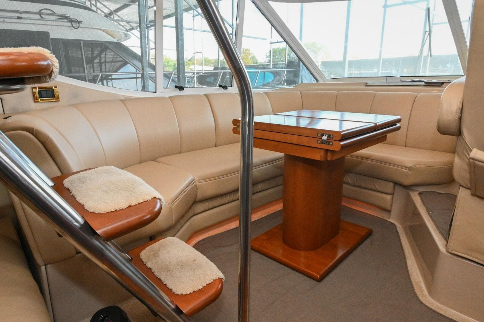 2002 Cruisers Yachts 5000 Sedan Sport — photo 41