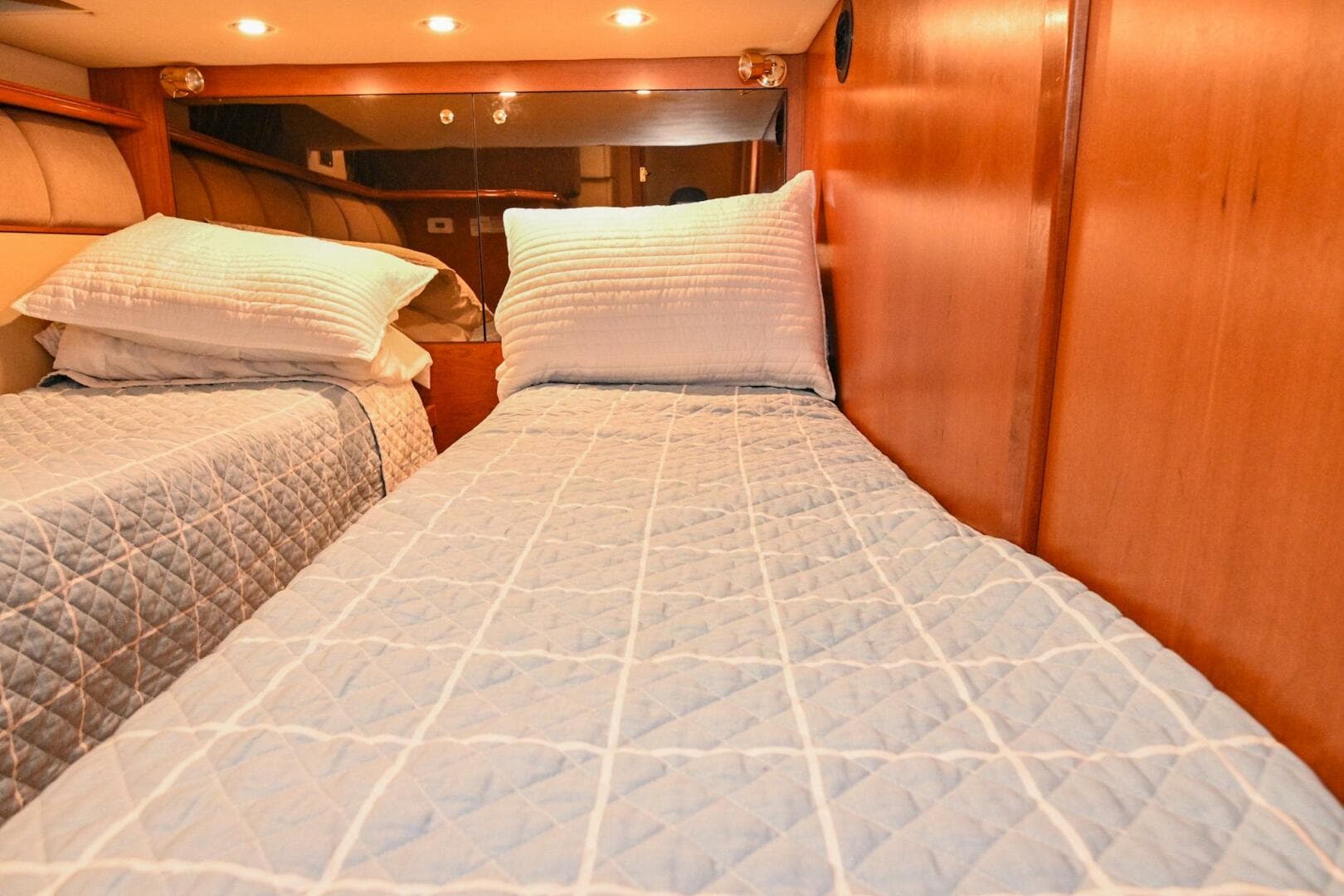 2002 Cruisers Yachts 5000 Sedan Sport — photo 56