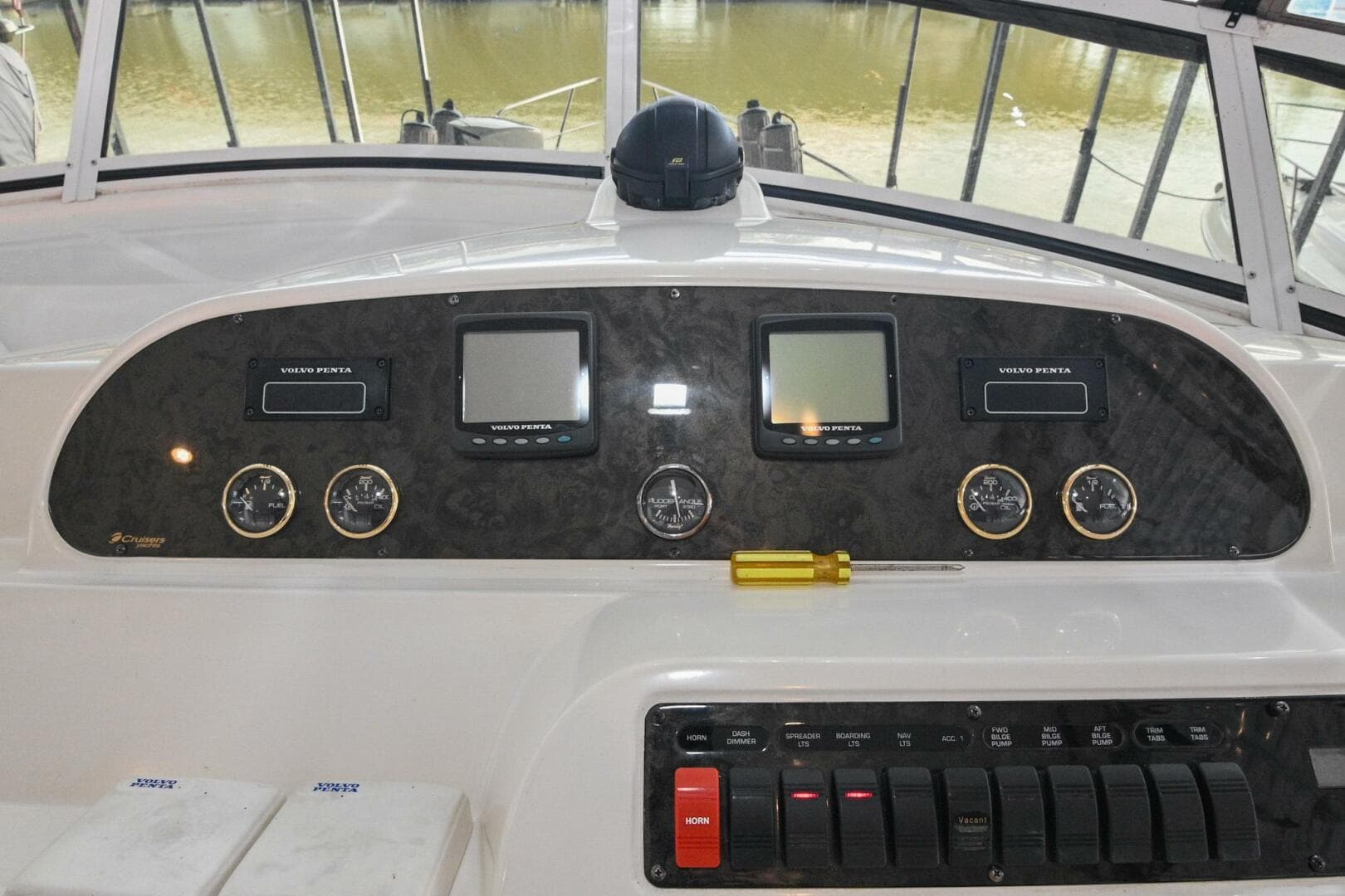 2002 Cruisers Yachts 5000 Sedan Sport — photo 112