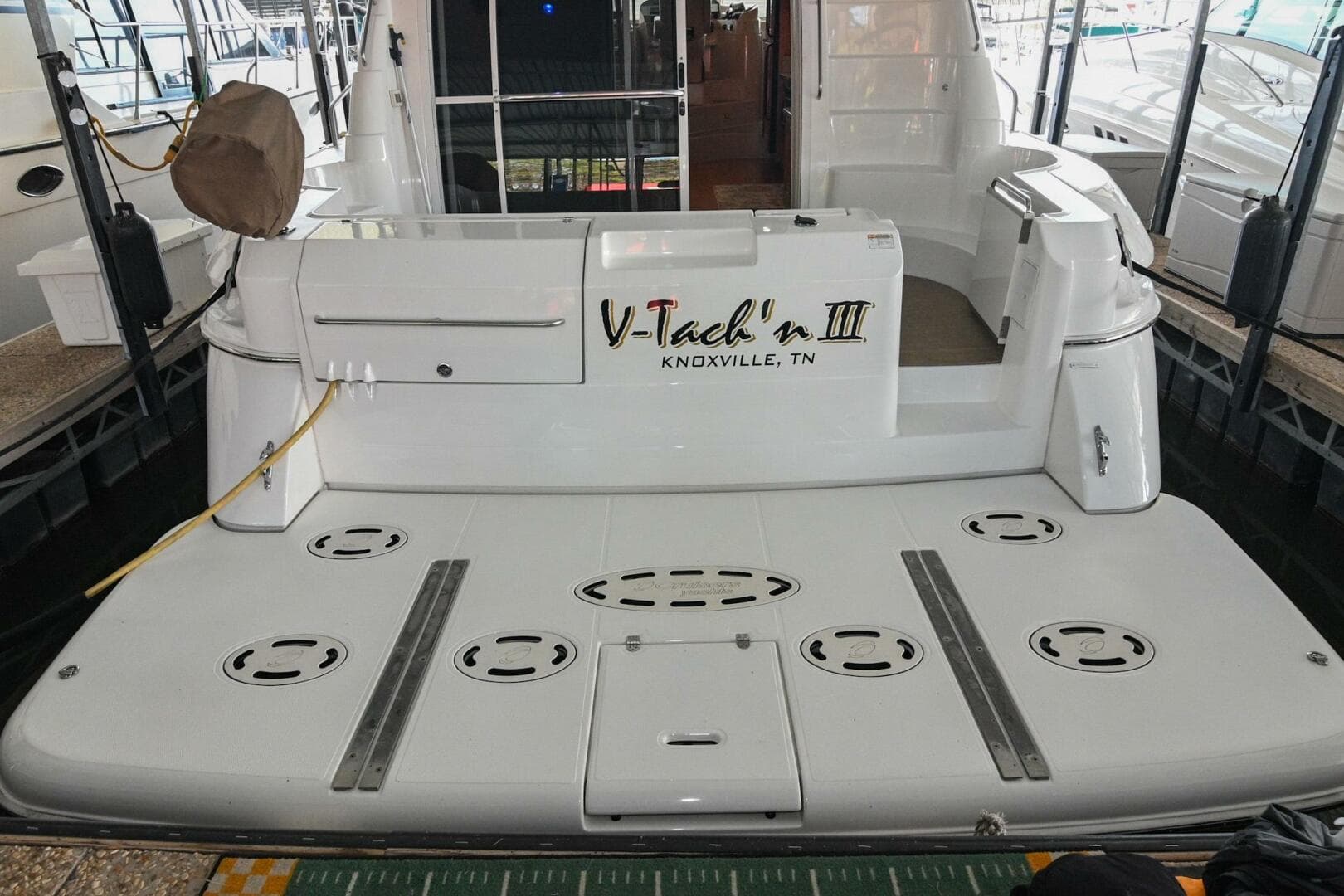 2002 Cruisers Yachts 5000 Sedan Sport — photo 12