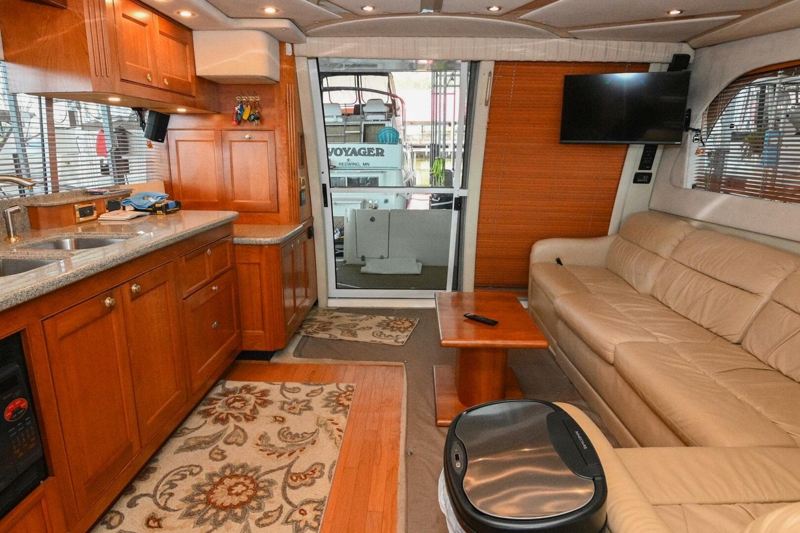 2002 Cruisers Yachts 5000 Sedan Sport — photo 23