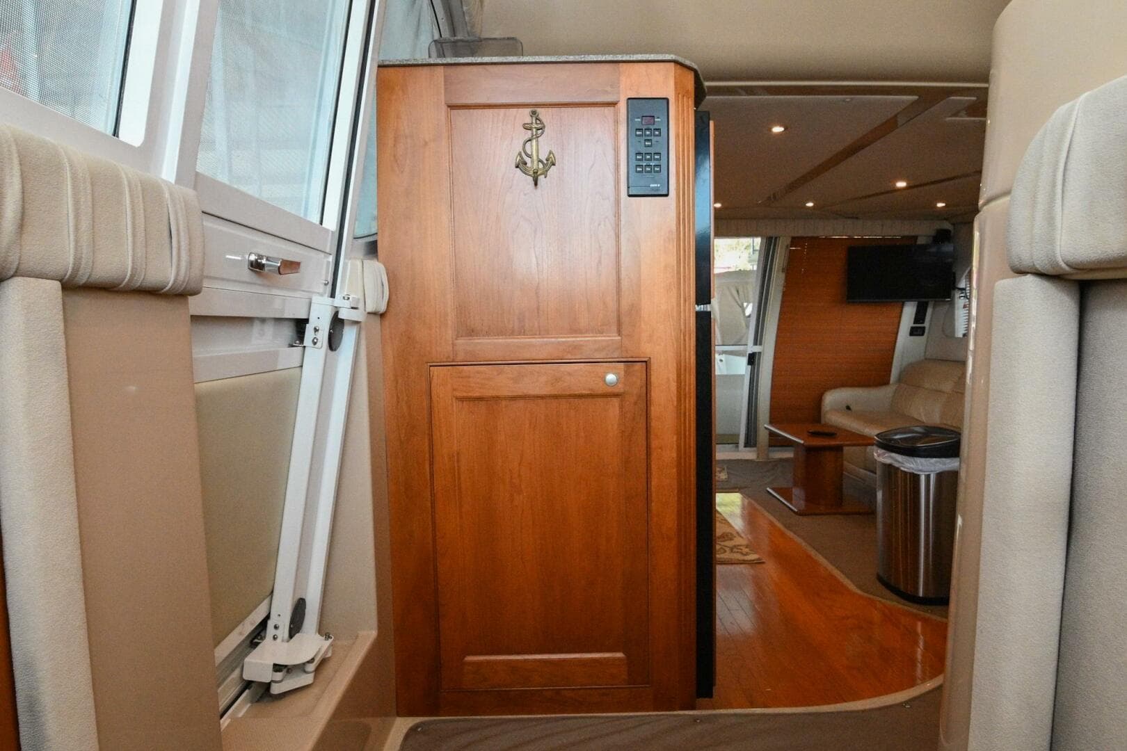 2002 Cruisers Yachts 5000 Sedan Sport — photo 86