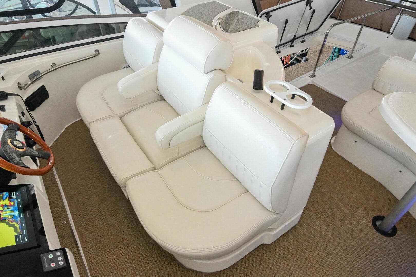 2002 Cruisers Yachts 5000 Sedan Sport — photo 106