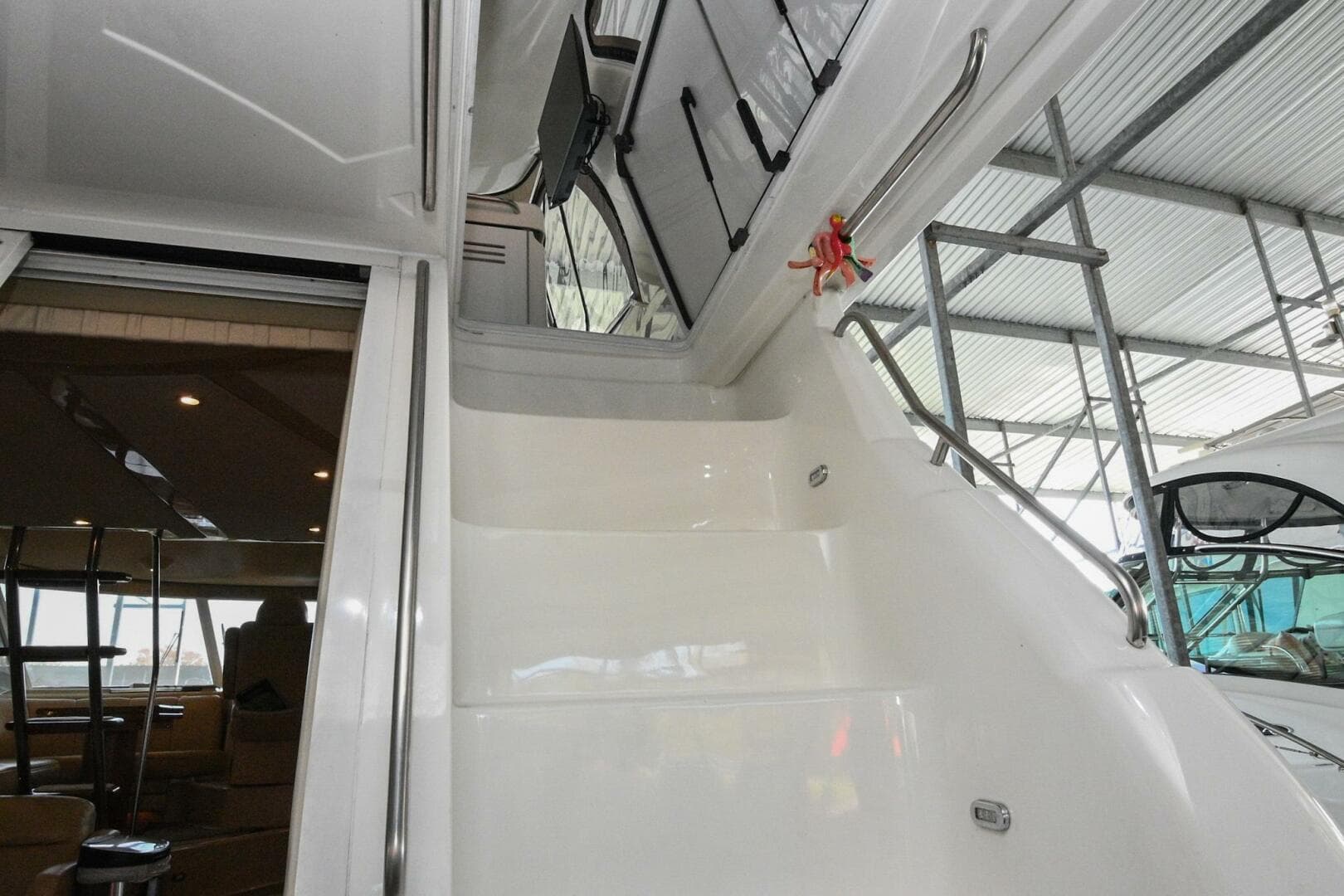 2002 Cruisers Yachts 5000 Sedan Sport — photo 89