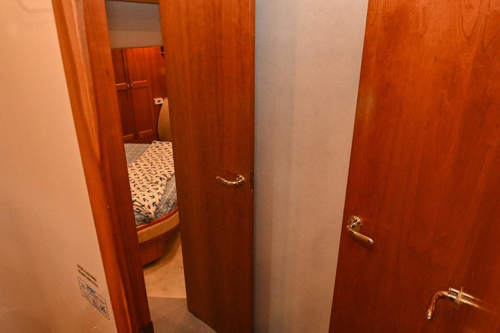 2002 Cruisers Yachts 5000 Sedan Sport — photo 85