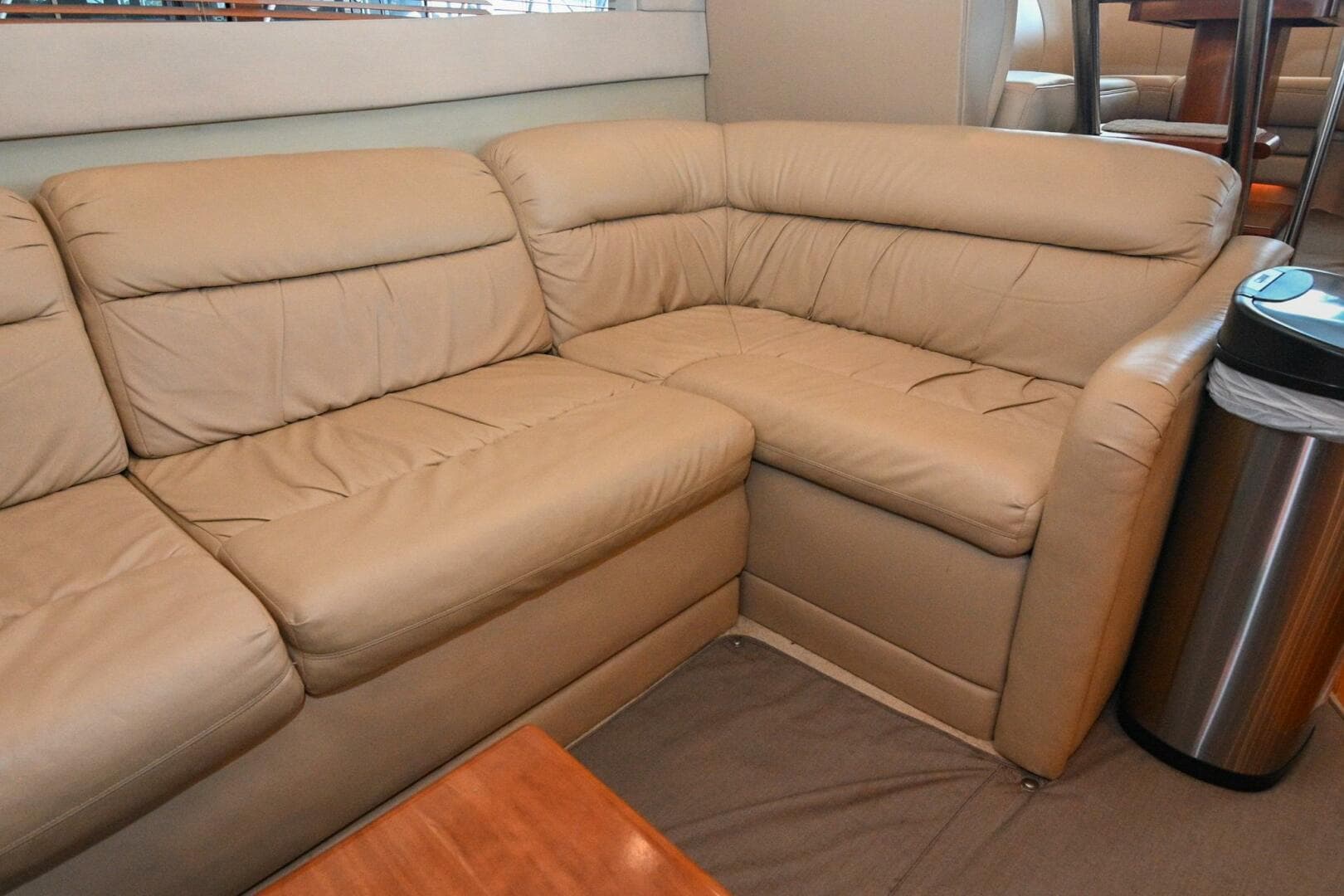 2002 Cruisers Yachts 5000 Sedan Sport — photo 27